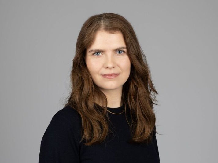 Jana Eir Víglundsdóttir, hagfræðingur BSRB, segir afnám vaxtabóta og aðrar aðhaldsaðgerðir í fjárlagafrumvarpinu bitna helst á tekjulágum heimilum og fólki með mikla húsnæðisbyrði.