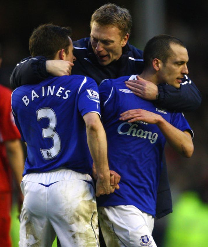 David Moyes fagnar sigri með lærisveinum sínum um helgina.