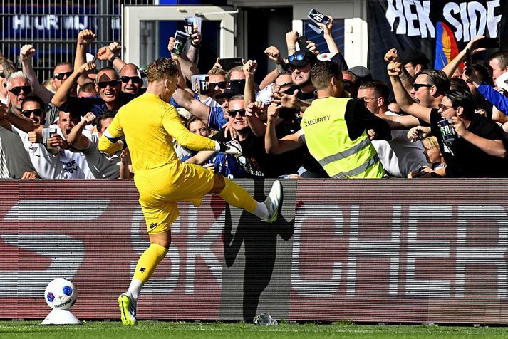 Eredivisie Telstar v SC Cambuur VELSEN-ZUID - Telstar goalkeeper Ronald Koeman after the equalizing penalty during the Dutch Eredivisie match between Telstar and Cambuur at the BUKO Stadium on September 6, 2026 in Velsen, the Netherlands. OLAF KRAAK / ANP (Photo by ANP via Getty Images)