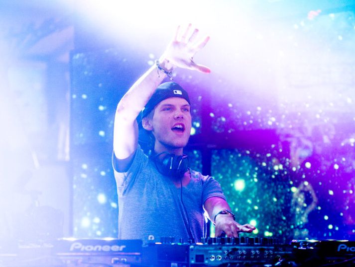 Fjöldi fólks hefur vottað Avicii virðingu sína á samfélagsmiðlum í kjölfar andláts hans.