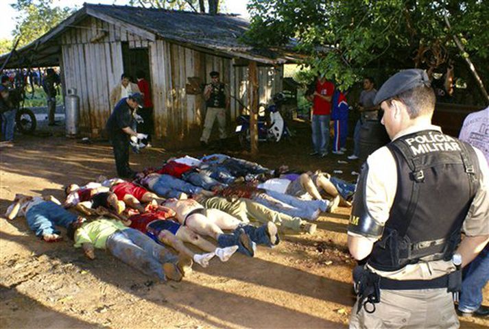 Frá morðstaðnum í Brasilíu.