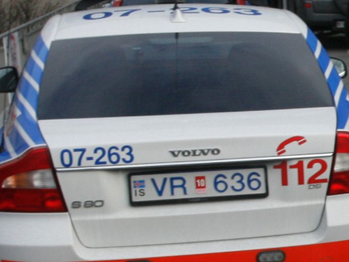 Fjórir voru fluttir á slysadeild eftir bílveltu. Mynd/ Pjetur.