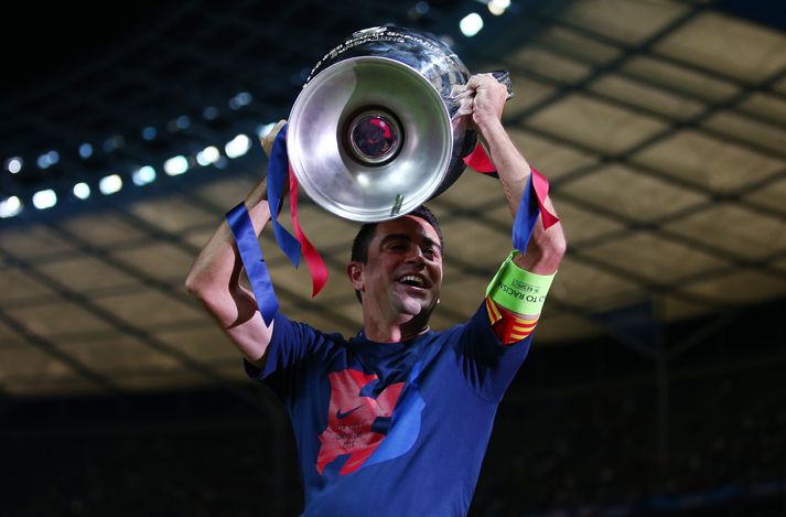 Xavi lyftir Meistaradeildarbikarnum eftir síðasta sinn leik með Barcelona, gegn Juventus í úrslitaleik Meistaradeildar Evrópu 6. júní 2015.