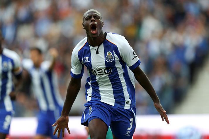 Martins Indi fagnar marki í leik með Porto.