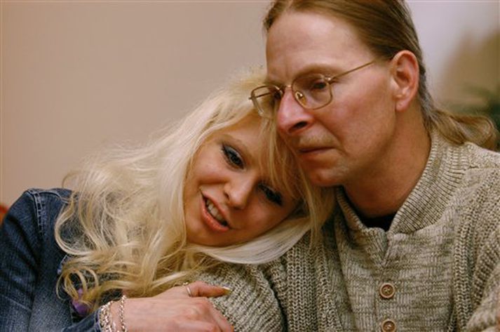 Tanya Nicole Kach ásamt föður sínum Jerry.