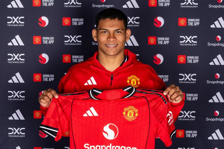 Diego Leon skrifaði undir hjá Manchester United í morgun