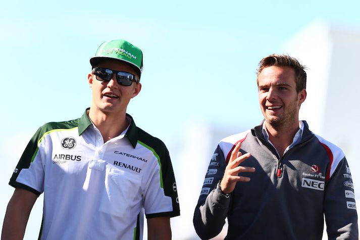 Marcus Ericsson og Giedo van der Garde ræða saman.