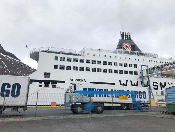 Norræna við bryggju í Seyðisfirði. 