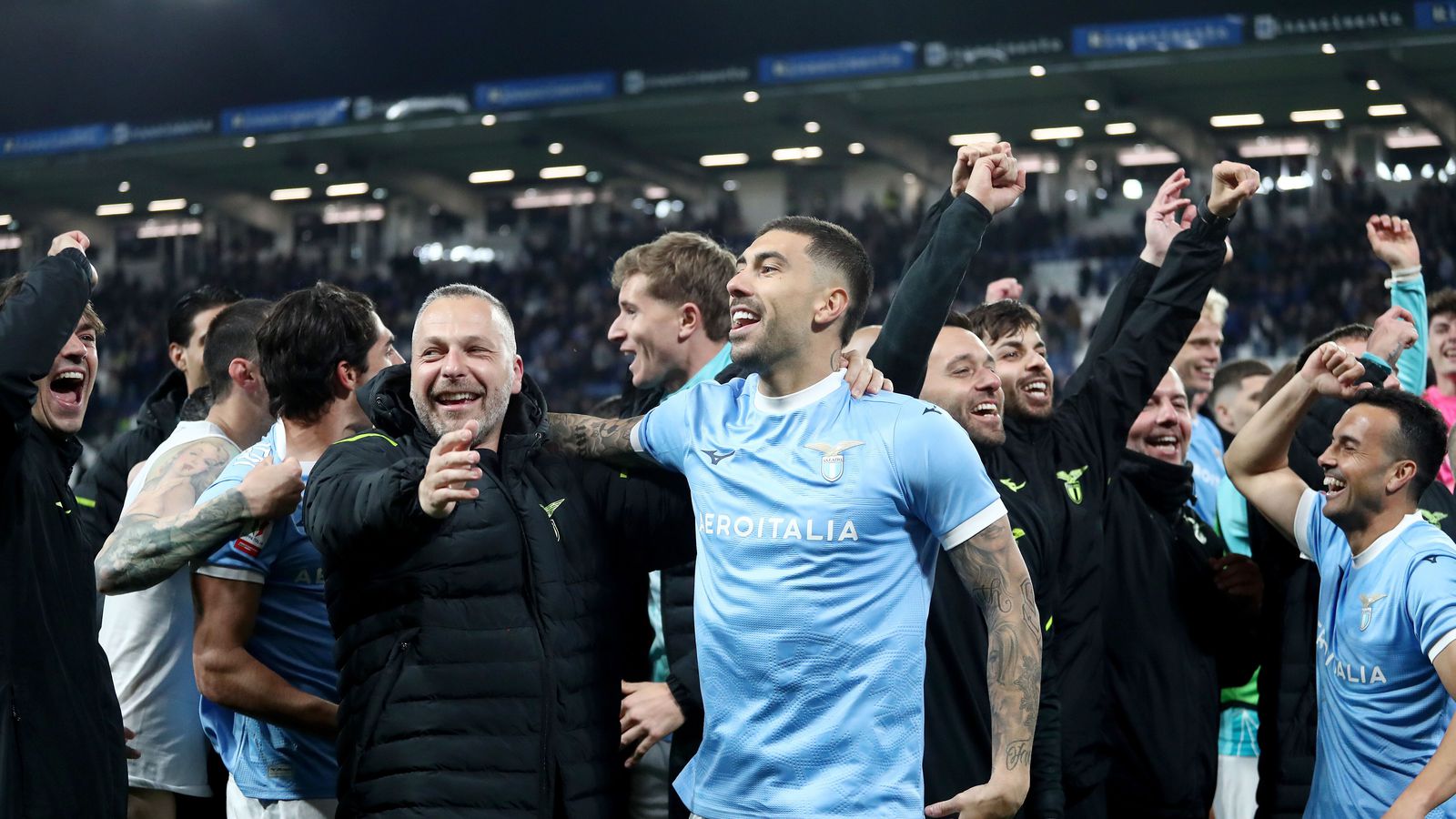 Sex víta­spyrnur fóru for­görðum í tauga­trekkjandi undanúr­slita­leik