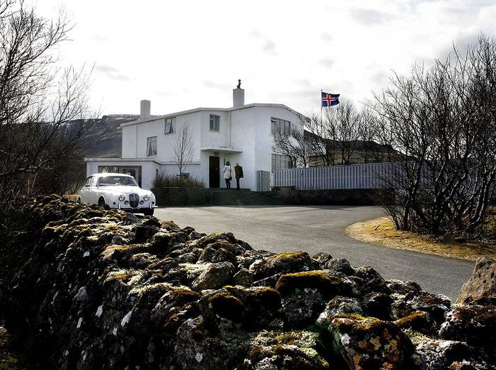 Megna ólykt lagði yfir Gljúfrastein, hús Nóbelsskáldsins, vegna dreifingu á minkaskít á tún í Mosfellsdal.