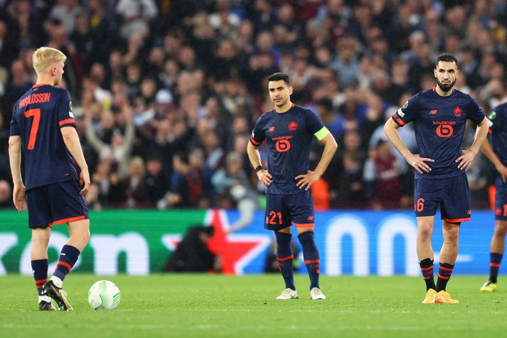 Hákon Arnar Haraldsson og Nabil Bentaleb búa sig hér undir að hefja leik ný í Evrópuleik Lille og Aston Villa,