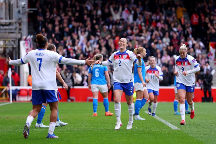 Lucy Bronze skoraði fyrsta markið og lagði annað markið upp. 