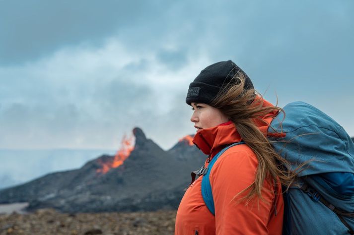 Helga Kristín Torfadóttir við eldgosið á Reykjanesinu á dögunum.