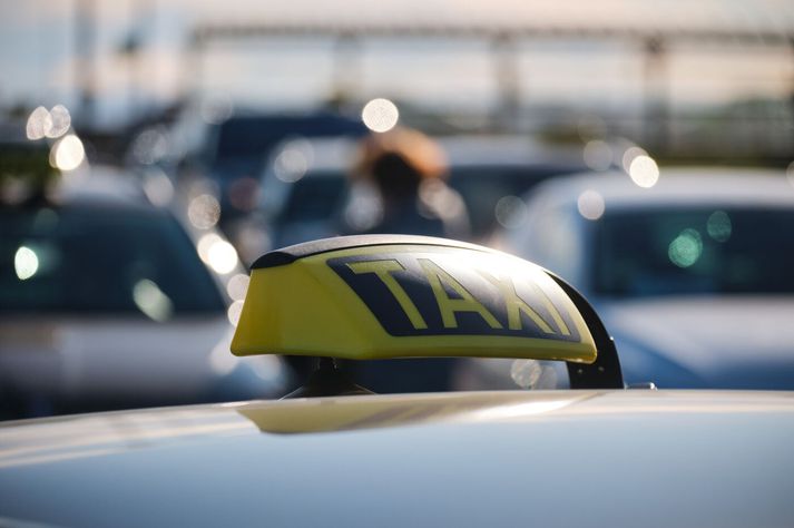 Mönnunum hefur ekki verið gerð refsing áður hér á landi. Leigubílstjórinn, sem vann hjá City Taxi, var sviptur leyfinu fljótlega eftir að málið kom upp.