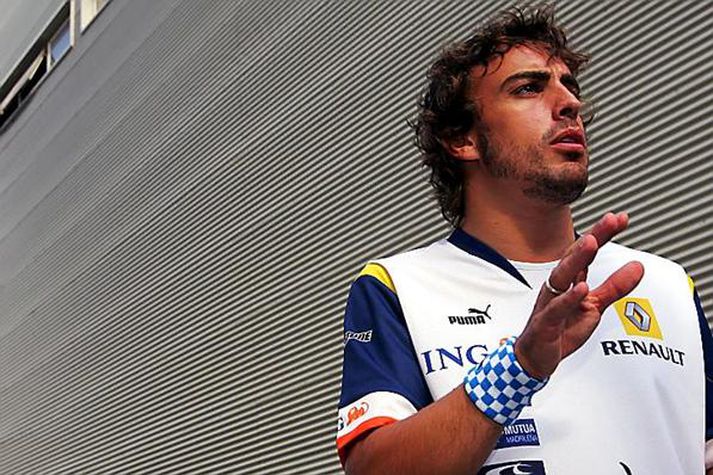 Fernando Alonso varð óvænt fjótastur allra á æfingum í Brasilíu í dag.