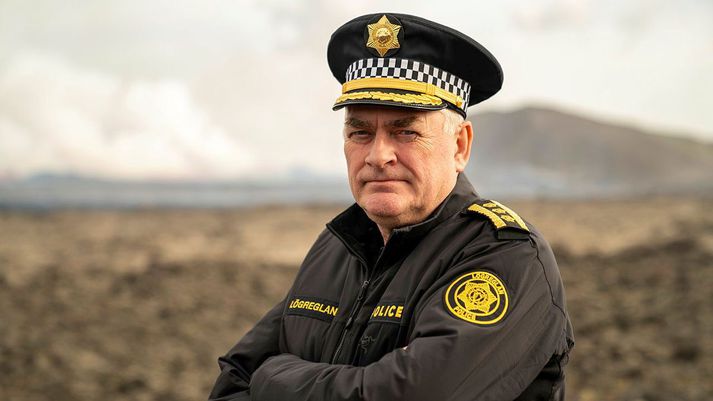 Úlfar Lúðvíksson, lögreglustjóri á Suðurnesjum,segir aðeins að maðurinn sem var handtekinn hafi hegðað sér óæskilega. Ríkislögreglustjóraembættið segir að sérsveitin hafi brugðist við þegar maðurinn ógnaði björgunarsveitarfólki með skotvopni.