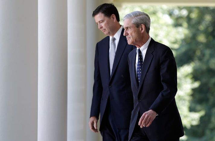 Robert Mueller (t.h.) með James Comey sem Trump rak. Það varð kveikjan að því að Mueller var skipaður sérstakur rannsakandi dómsmálaráðuneytisins.