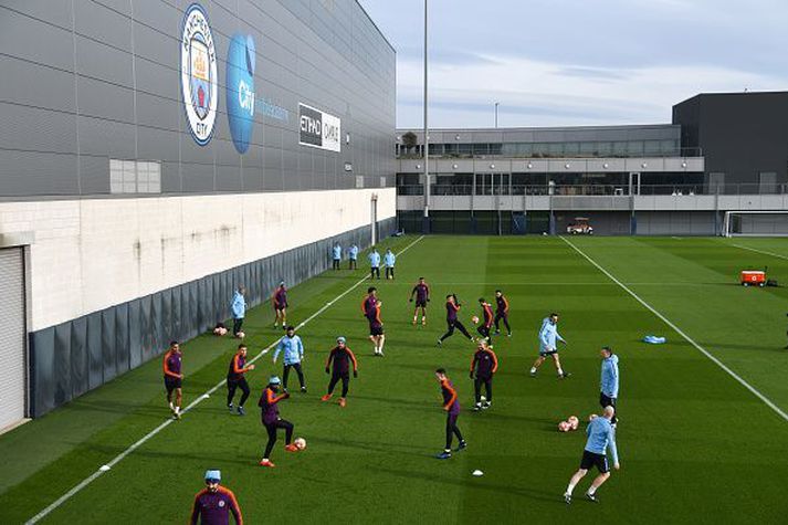 Frá æfingasvæði Manchester City sem var lokað á mánudaginn en opnað aftur, að hluta til, í dag.