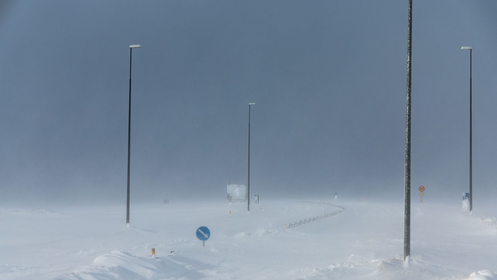 Fastir bílar, fall af hest­baki og þakkjölur við það að losna