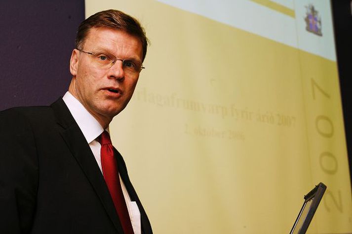Árni M. Mathiesen fjármálaráðherra. Árni kynnti fjárlagafrumvarpið fyrir 2007 á fundi á Selfossi í byrjun október. Fjármálastjórn ríkisins var sögð ein af helstu ástæðum þess að Standard & Poor‘s lækkaði nýverið lánshæfismat ríkisins. 