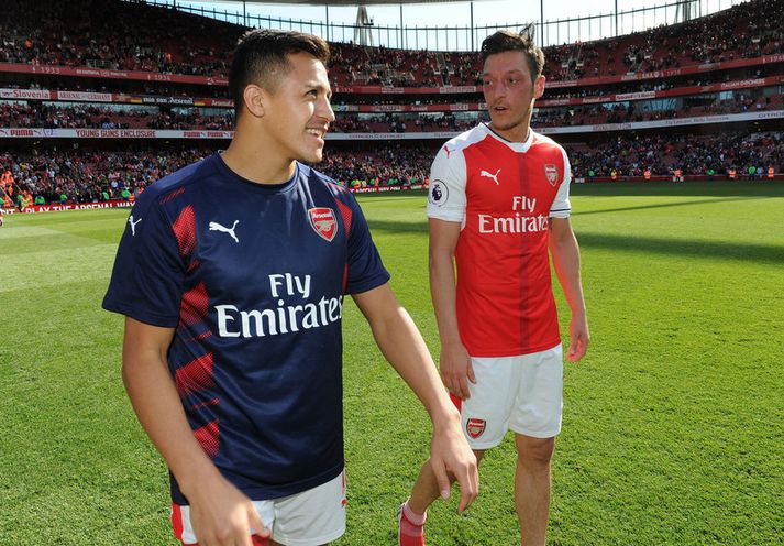 Alexis Sanchez og Mesut Özil.