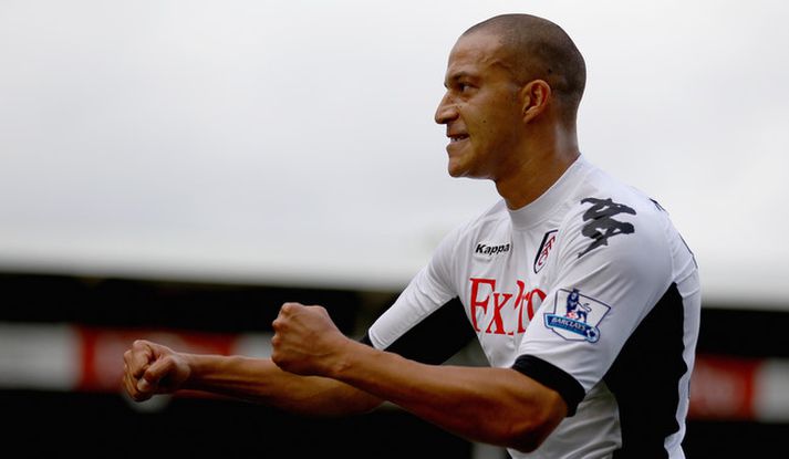 Bobby Zamora fagnar jöfnunarmarki sínu.