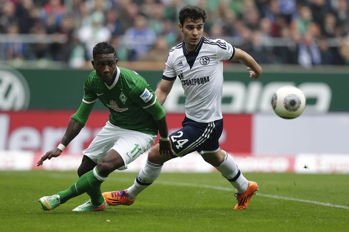 Elia (t.v.) á ferðinni í leik Werder Bremen og Schalke 04.