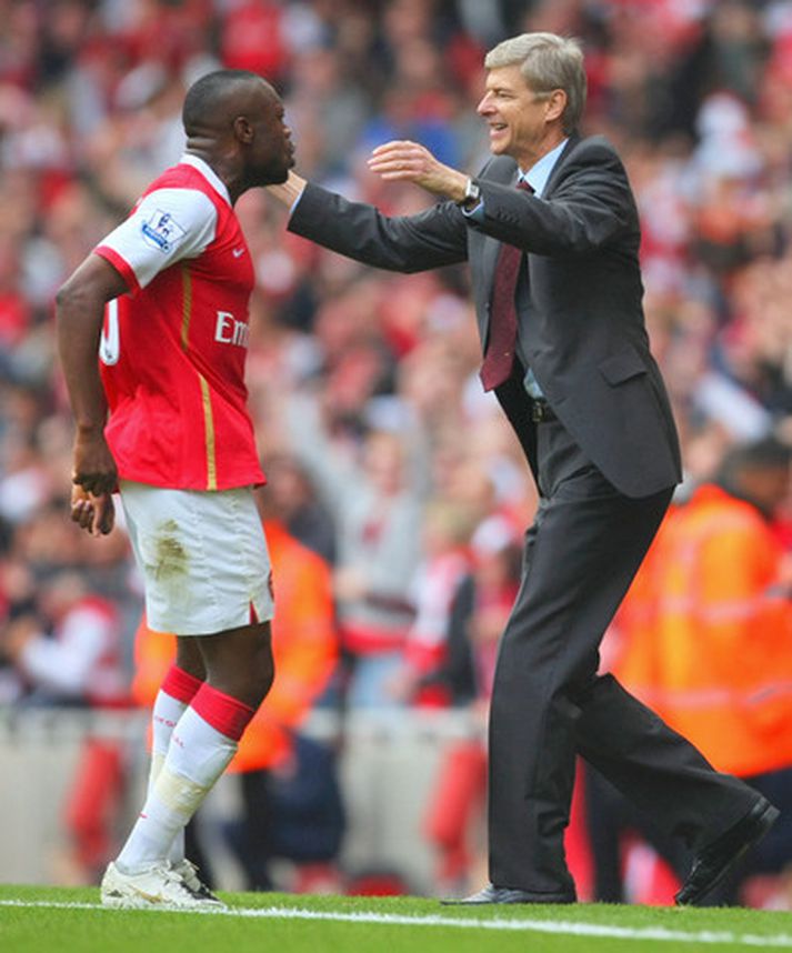 William Gallas og Arsene Wenger fagna sigri Arsenal á Manchester United í byrjun nóvember.