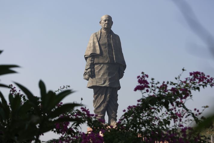 Styttan er af Sardar Vallabhbhai Patel einni af frelsishetju Indlands og fyrsta varaforsætisráðherra landsins.