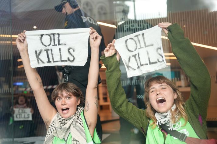 Frá mótmælum náttúruverndarhópa gegn olíuvinnslu Norðmanna í Osló í ágúst.