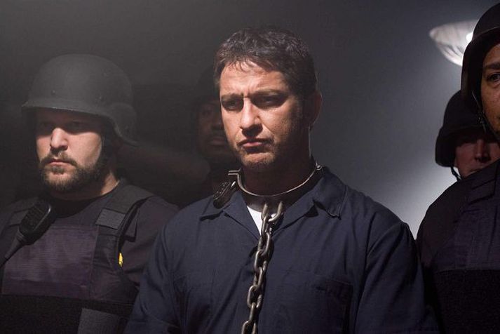 law abiding Citizen Clyde Shelton gerir allt sem hann getur til að hefna fyrir morðin á dóttur sinni og eiginkonu.