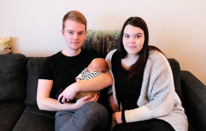 Drengurinn litli hefur verið í öruggum höndum allt sitt líf. Hér er hann með foreldrum sínu, Jóhönnu og Sveini Gunnari.