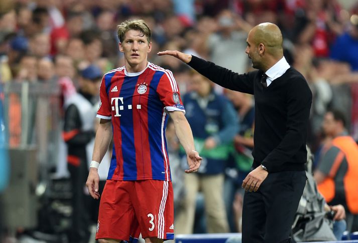 Bastian Schweinsteiger segir að innkoma Peps Guardiola í þýska fótboltann hafi haft slæm áhrif á landsliðið.