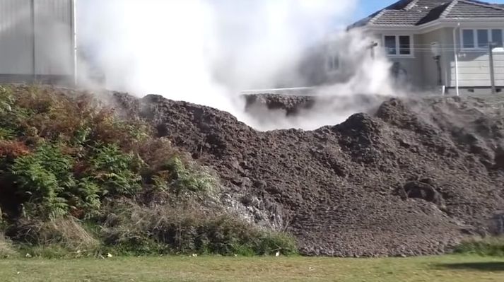 Gedye segist hafa orðið vör við gufustróka í garði sínum í gegnum tíðina. Nú er komin skýring á þeim.