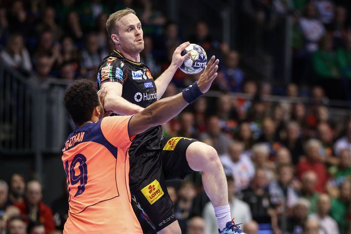 Ómar Ingi Magnússon skoraði tólf mörk í dag og þurfti bara þrettán skot til þess.