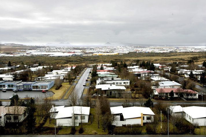 Um áralanga deilu er að ræða en samkvæmt gögnum málsins hefur frá miðju ári 2006 verið hringt alls 74 sinnum í lögreglu vegna hávaða úr íbúðinni.