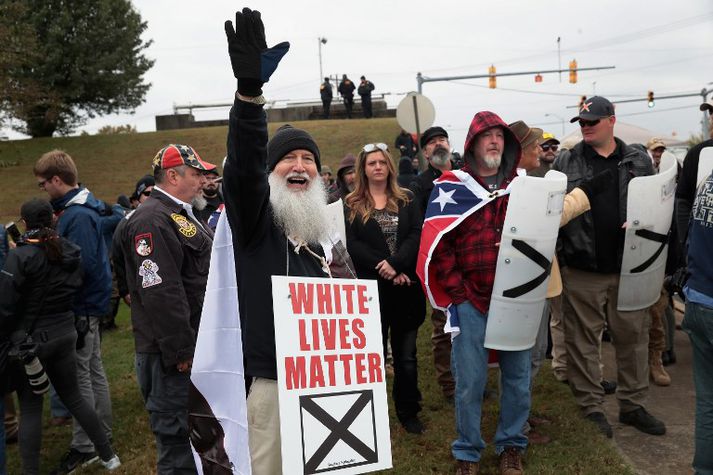 Mótmælendurnir í Shelbyville voru ósáttir við flóttamenn í Tennessee.