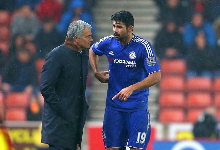 Mourinho og Costa fara yfir málin.