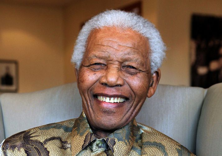 Læknar Mandela eru fullvissir um að hann fái fullnægjandi læknismeðferð á heimili sínu.