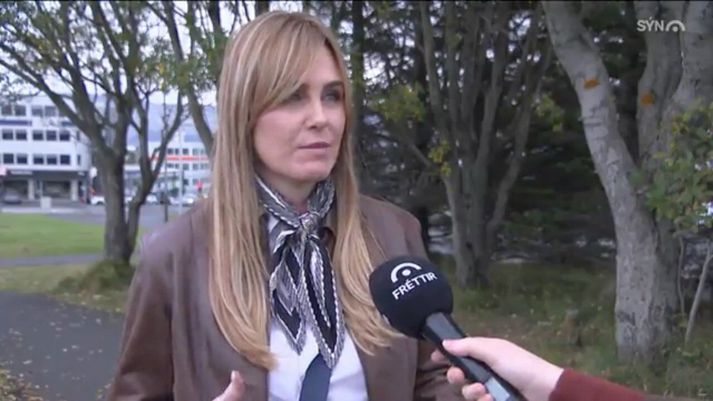Formaður félags Fasteignasala vill breyta þeirri menningu sem hefur skapast á fasteignamarkaði hér á landi. Betra sé að fólk selji fyrst og kaupi svo í stað þess að kaupa með fyrirvara um sölu og enda mögulega í margra eigna keðju sem slitnar.