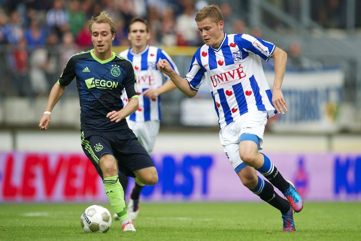 Alfreð Finnbogason í baráttu við Cristian Eriksen í Ajax um helgina.