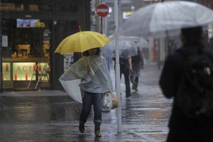 Japanir búa sig nú undir að Hagibis, öflugasti fellibylur sem sést hefur í Japan í 60 ár, nái landi.