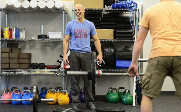 Eric Roza er sjálfur í frábæru formi enda elskar hann CrossFit af líf og sál og gefur ekkert eftir við æfingar.