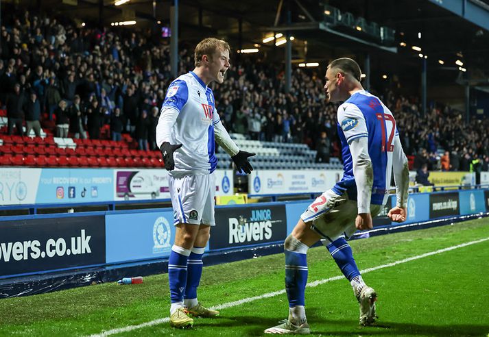 Andri Lucas Guðjohnsen glaður eftir markið sem hann skoraði gegn Ipswich í gærkvöld.