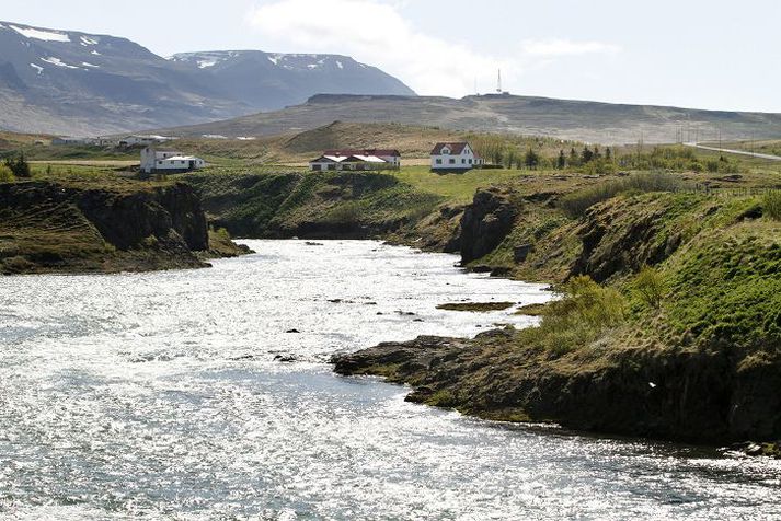 Blönduósbær á tæplega 12 prósenta hlut í veiðinni í Blöndu, meðal annars í gegn um jörðina Kleifar, en á ekki að hafa atkvæðisrétt í veiðifélaginu, segir stjórn félagsins.