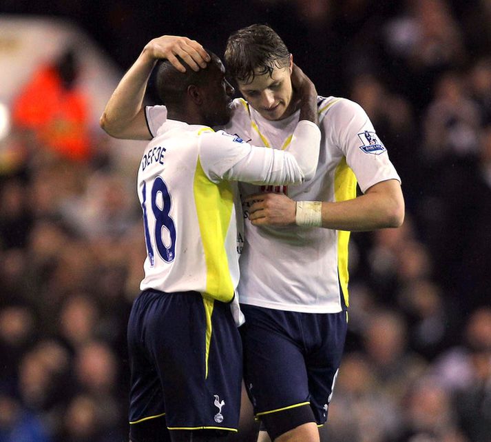 Defoe fagnar Pavlyuchenko í kvöld.