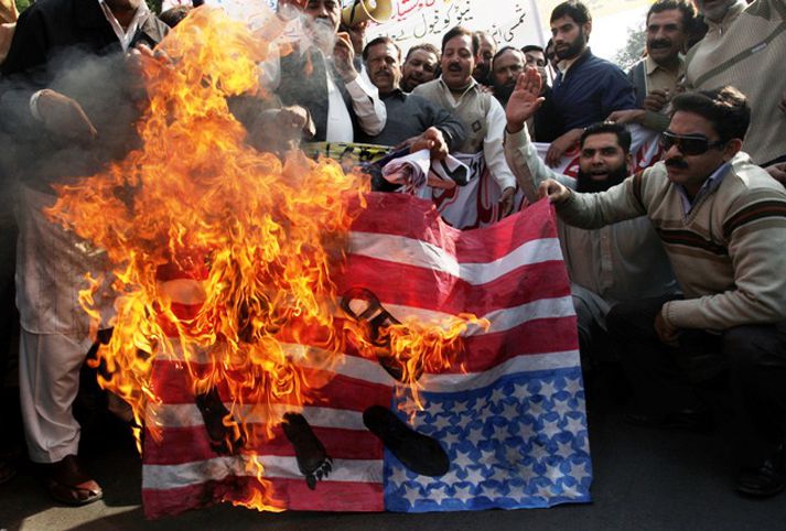 Mikil reiði var í Pakistan eftir að 24 hermenn féllu í sprengjuárás.