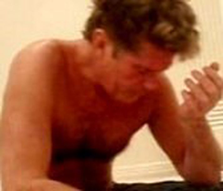 Hasselhoff segist hafa lært af því að horfa á myndbandið og vonar að aðrir geti lært af því líka.