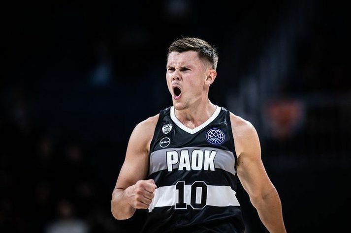 Elvar Már hefur leikið með PAOK undanfarið ár en mun spila með keppinautunum Maroussi á næsta tímabili.