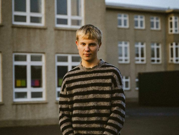 Lagið er það fyrsta sem Arnaldur gefur frá sér.